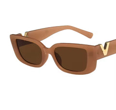 Vintage Square Sunnies – Zwarte Dames Zonnebril met Goud Accent