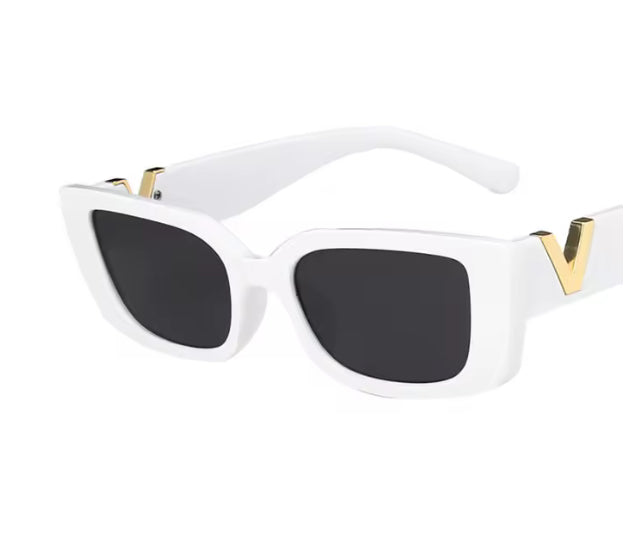 Vintage Square Sunnies – Zwarte Dames Zonnebril met Goud Accent