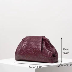 Luxe Gevlochten Clutch – Bordeaux Elegantie voor Elke Gelegenheid
