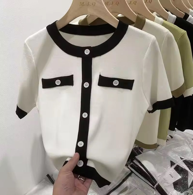 Gebreid T-shirt met Korte Mouwen en Contrastknopen