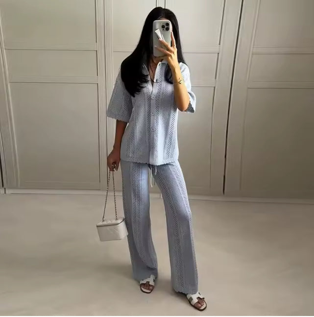 Gehaakte dames set met luchtige blouse en rechte broek