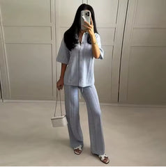 Gehaakte dames set met luchtige blouse en rechte broek