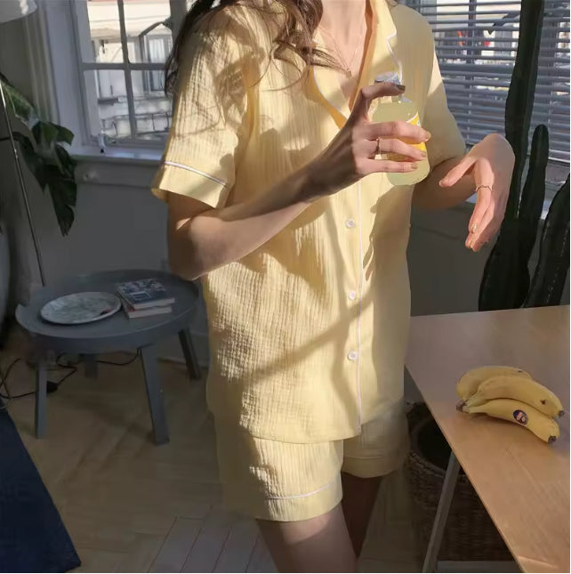 Zomerse katoenen pyjamaset met korte mouwen