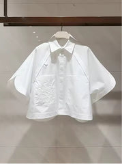 Witte geborduurde blouse met korte vleermuismouwen