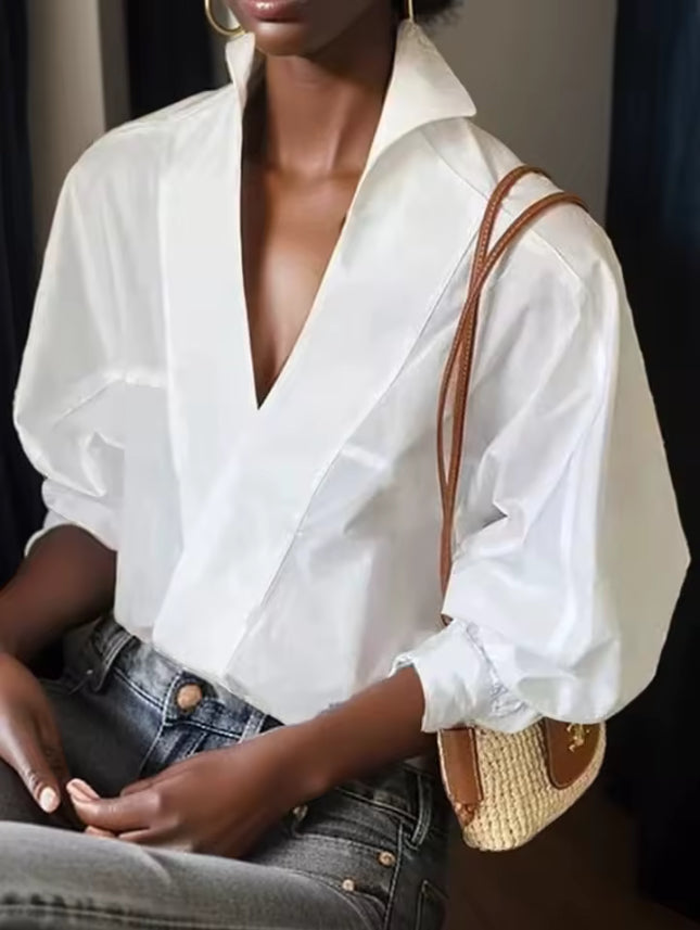 Blouse met diepe V-hals en opstaande kraag